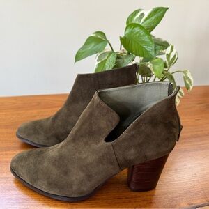 Chocolat Blu Audrey boot in olive green suede. Size 40 (US size 9.5 or 10)